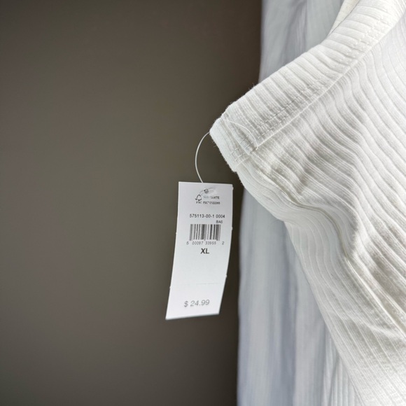 NWT Gap Racerback Tank - Picture 3 of 3